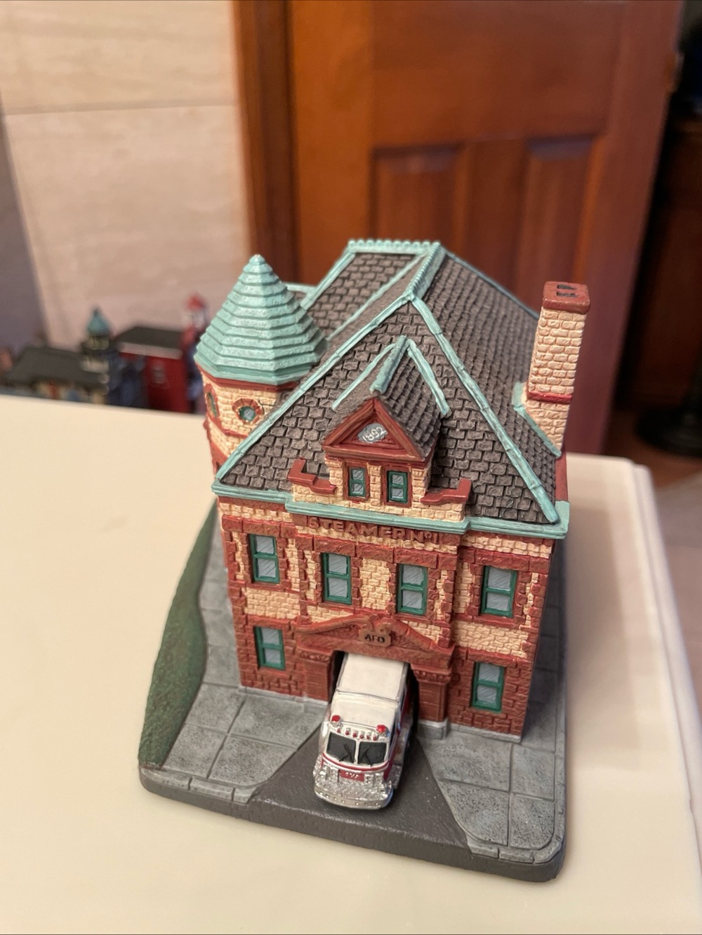 Danbury Mint Classic American Firehouses ~ Albany Steamer No. 1 - Albany, NY